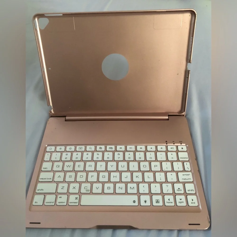 IPad Keyboard & Case - Picture 2 of 4